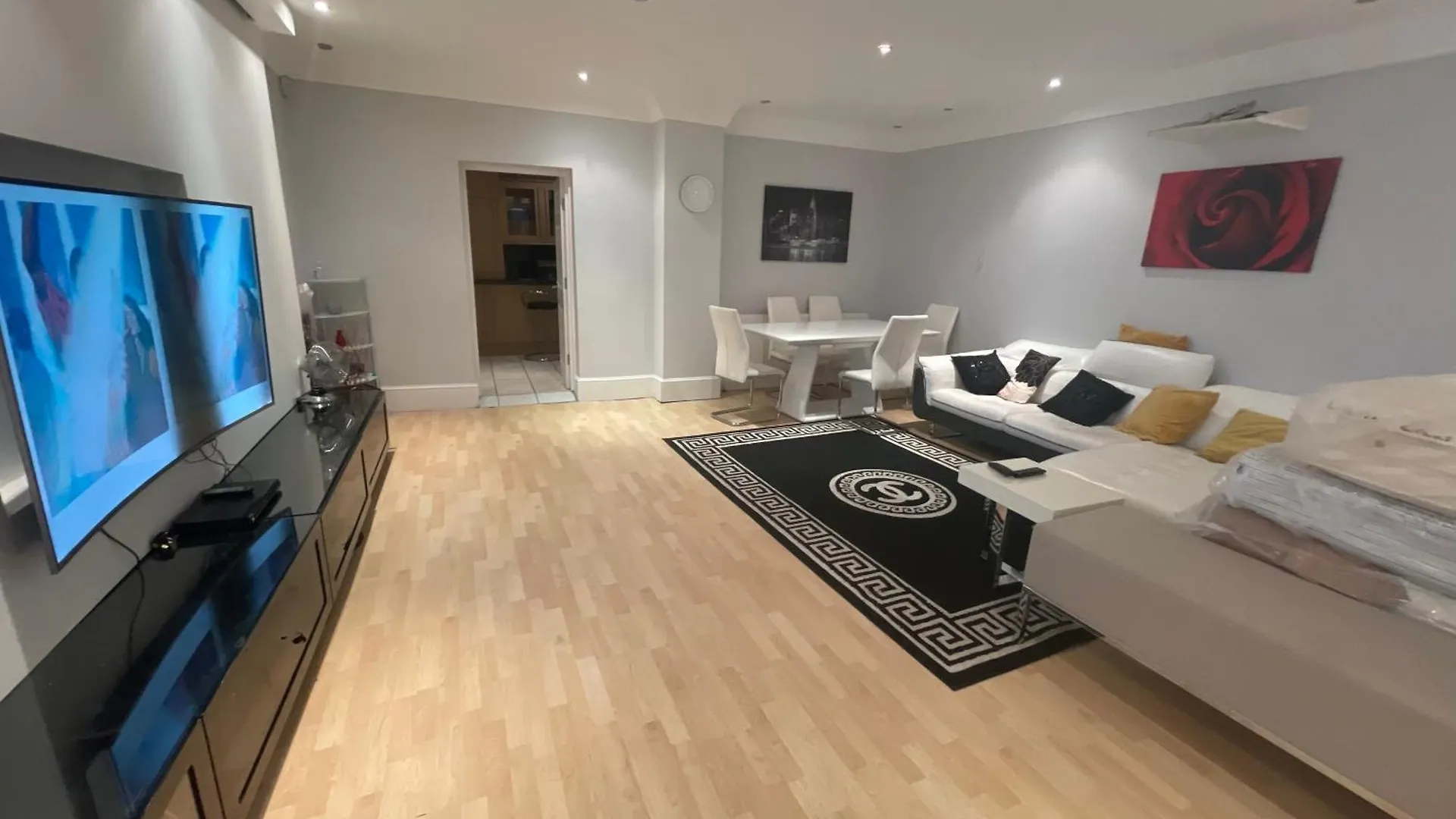 Luxurious 6-Bed Entire House In London Ilford Villa United Kingdom